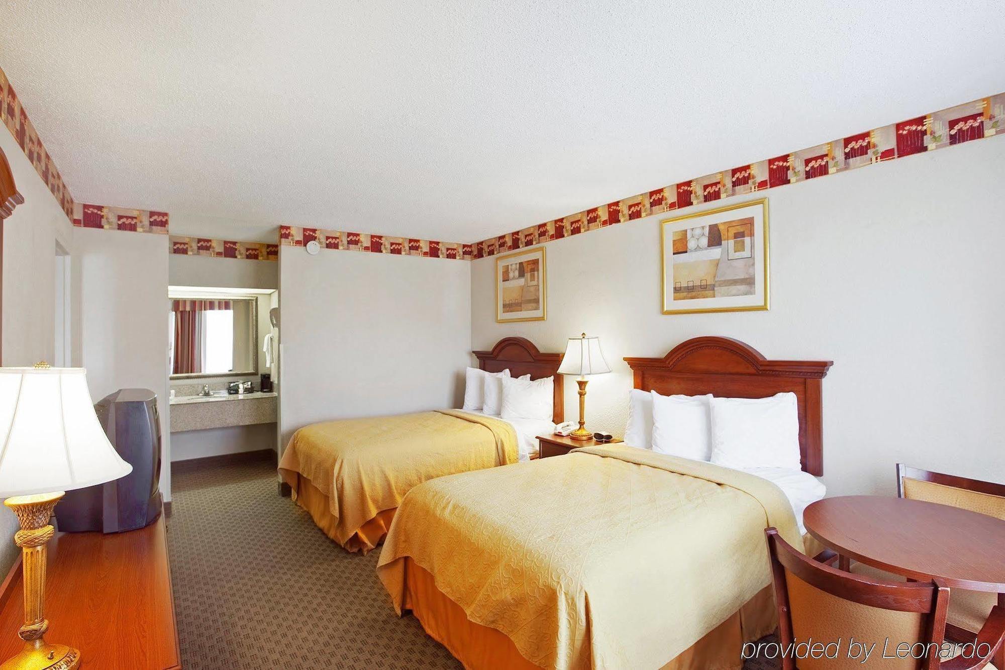 Baymont By Wyndham Walterboro Hotel Room photo